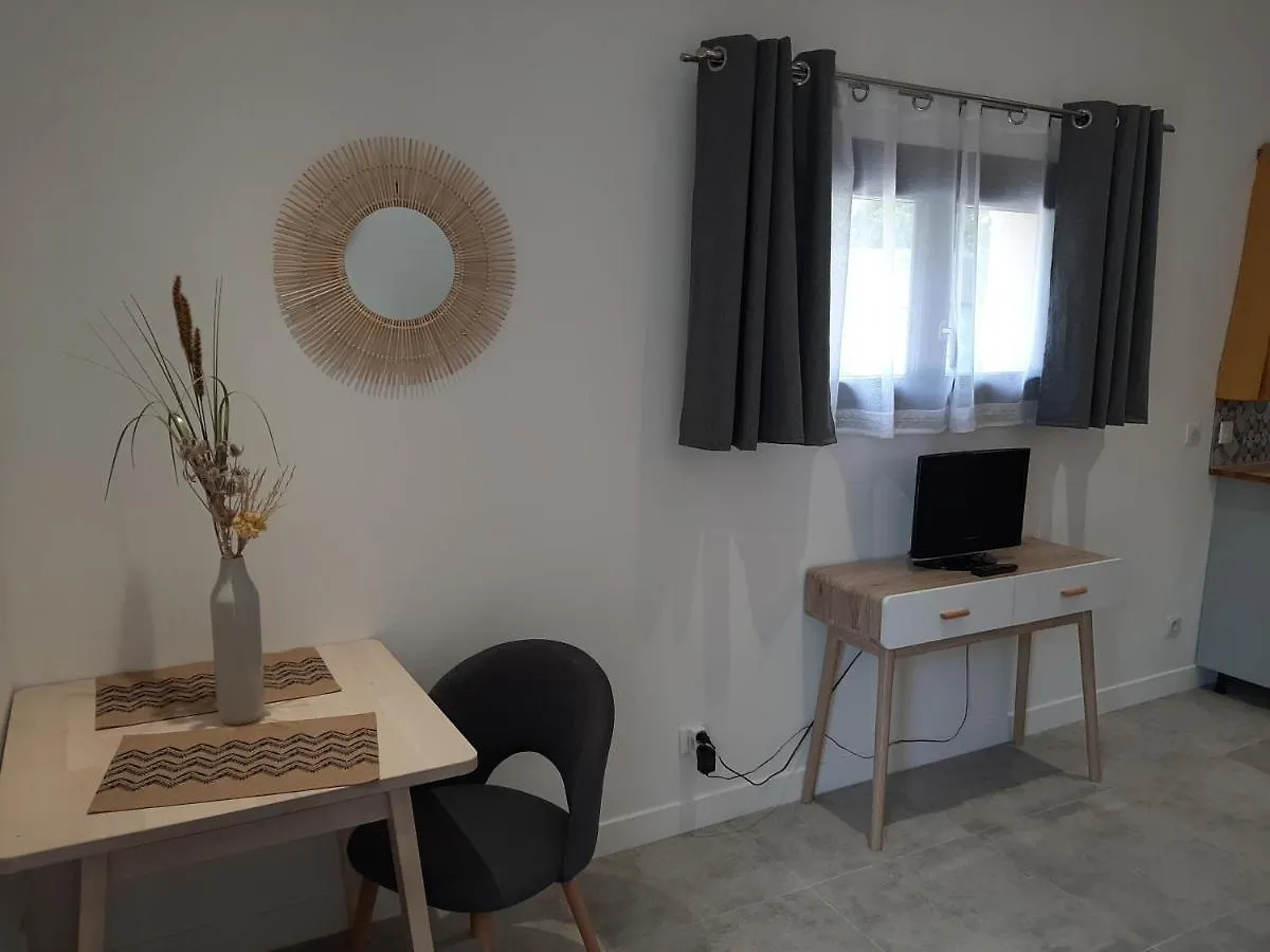 Appartement la Colinière, joli studio en pleine nature à Aix-en-Provence 0*,  France